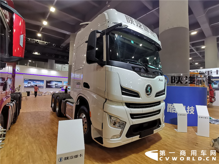 陕汽德龙X6000 6×4牵引车_副本.png