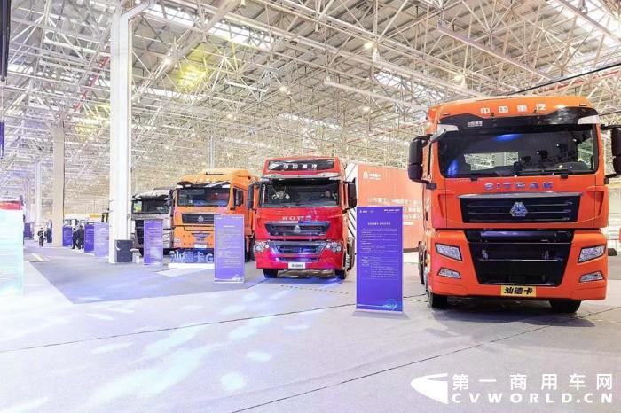 现场展车.jpg 现场展车.jpg