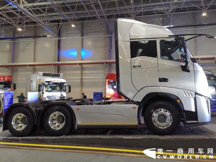 重汽黄河X7 6×4牵引车,搭载潍柴WP10.5H发动机,国六3.jpg 重汽黄河X7 6×4牵引车,搭载潍柴WP10.5H发动机,国六3.jpg