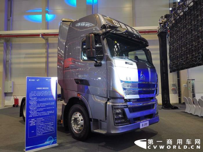 重汽豪沃TH7系列4×2牵引车(豪华版),搭载MC11发动机,国六.jpg 重汽豪沃TH7系列4×2牵引车(豪华版),搭载MC11发动机,国六.jpg