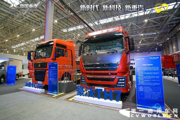 重汽汕德卡和豪沃TH7.jpg 重汽汕德卡和豪沃TH7.jpg
