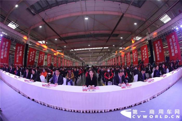 汉德车桥2020年第100万根桥总成下线_副本_副本.jpg