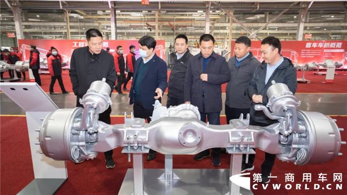 汉德车桥2020年第100万根桥总成下线5_副本_副本.jpg