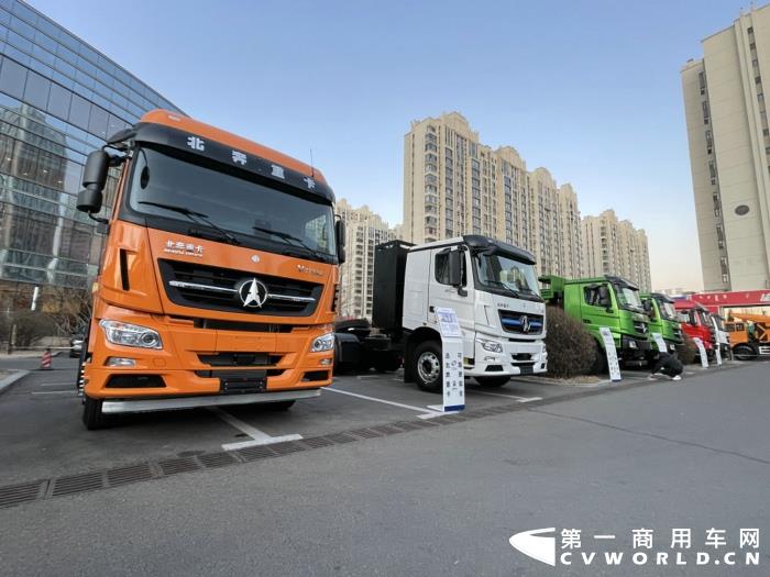 会场外展车.jpg 会场外展车.jpg