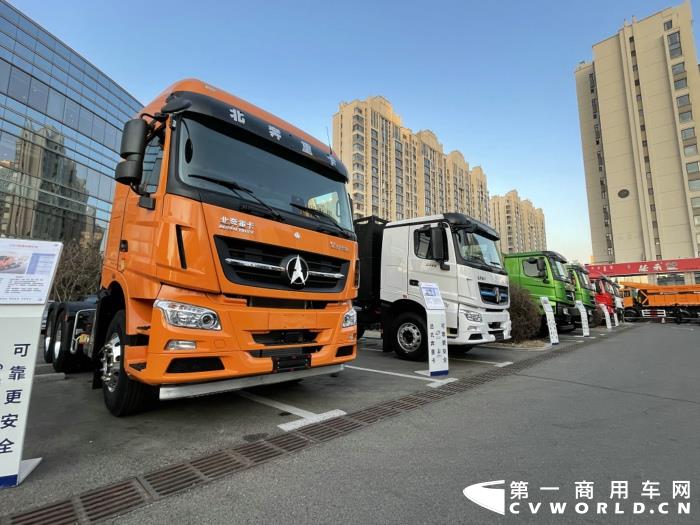 会场外展车3.jpg