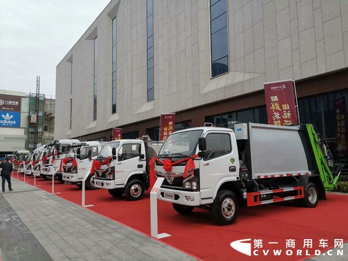 现场展车3.jpg 现场展车3.jpg