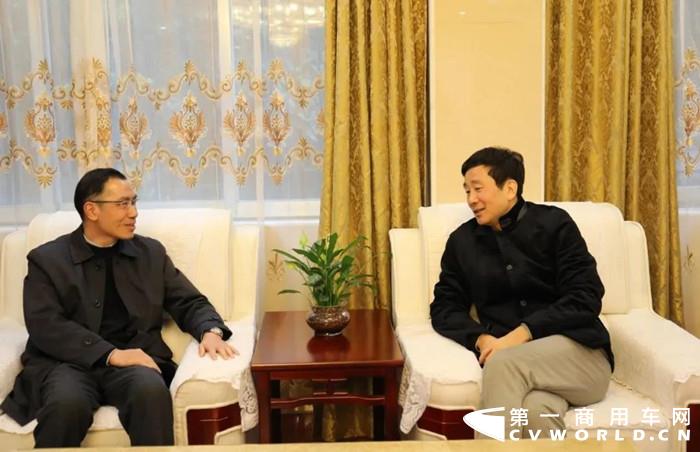 玉柴股份董事长晏平会见湖北三环董事长高红卫_副本.jpg 玉柴股份董事长晏平会见湖北三环董事长高红卫_副本.jpg