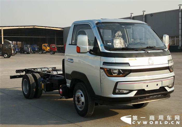 重汽ZZ1047F3111F142_副本.jpg