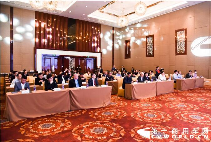 物流大咖齐聚康明斯高效动力发展趋势高峰会.jpg 物流大咖齐聚康明斯高效动力发展趋势高峰会.jpg