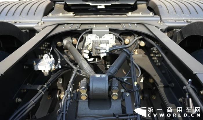 大运N9H系列3.0牵引车3.webp.jpg 大运N9H系列3.0牵引车3.webp.jpg