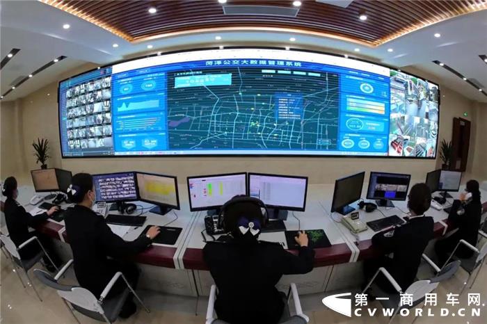 中通客车与菏泽公交联合开发的智慧管理平台.jpg 中通客车与菏泽公交联合开发的智慧管理平台.jpg