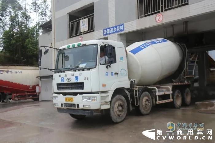 星马搅拌车4.jpg 星马搅拌车4.jpg
