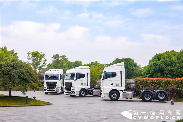 1. 曼恩全国路演抵达曼妙姑苏,现场交付签约全新TGX.jpg 1. 曼恩全国路演抵达曼妙姑苏,现场交付签约全新TGX.jpg