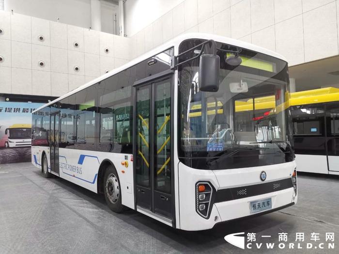 南京恆天領銳展出公交車.jpg