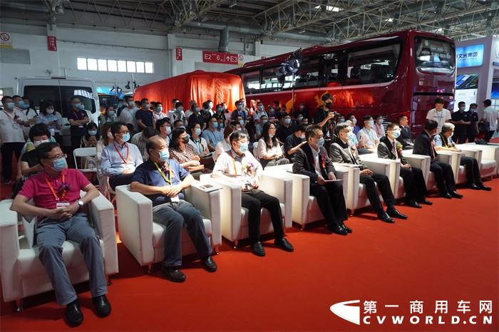上市发布会现场.jpg 上市发布会现场.jpg