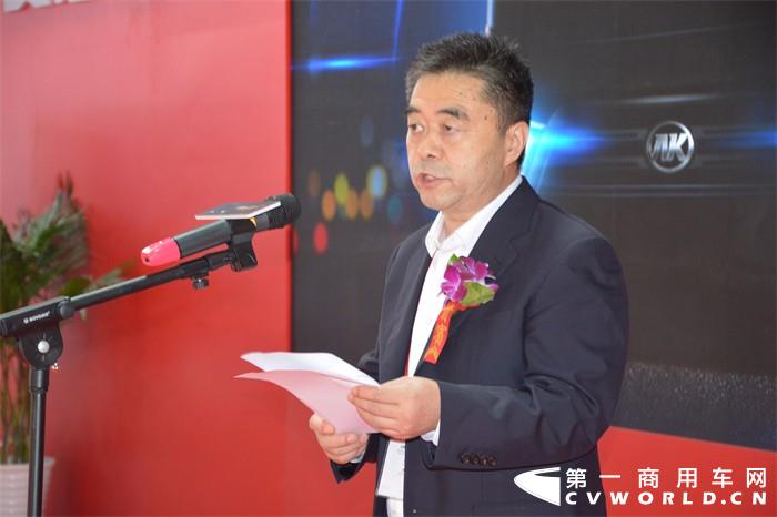中国公路学会客车分会秘书长胡选儒致辞.jpg 中国公路学会客车分会秘书长胡选儒致辞.jpg
