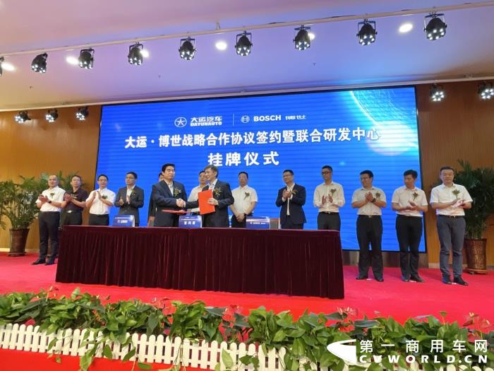 签约仪式.jpg 签约仪式.jpg