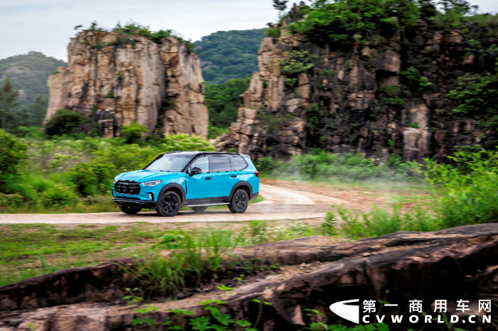 范志毅正式成为上汽大通MAXUS D90 Pro 2021款代言人!4.png 范志毅正式成为上汽大通MAXUS D90 Pro 2021款代言人!4.png