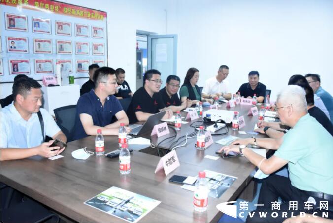 东风福瑞卡混动新能源冷藏专用底盘受郑州红宇专汽考察团好评7.jpg 东风福瑞卡混动新能源冷藏专用底盘受郑州红宇专汽考察团好评7.jpg