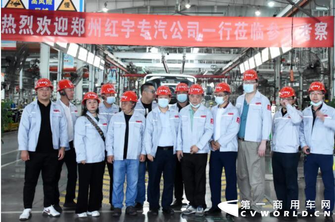 东风福瑞卡混动新能源冷藏专用底盘受郑州红宇专汽考察团好评8.jpg 东风福瑞卡混动新能源冷藏专用底盘受郑州红宇专汽考察团好评8.jpg