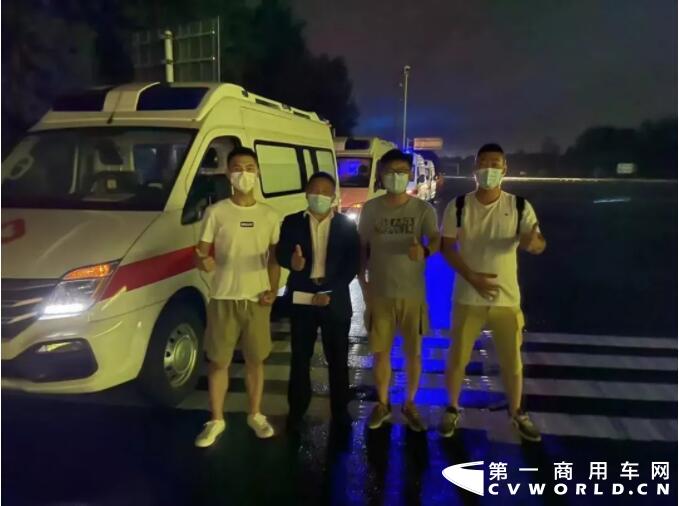 改制交付仅用1天!上汽大通负压救护车驰援南京8.jpg 改制交付仅用1天!上汽大通负压救护车驰援南京8.jpg