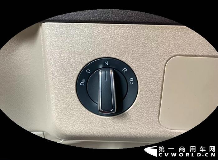 JH6 国六冷藏车5.webp.jpg JH6 国六冷藏车5.webp.jpg