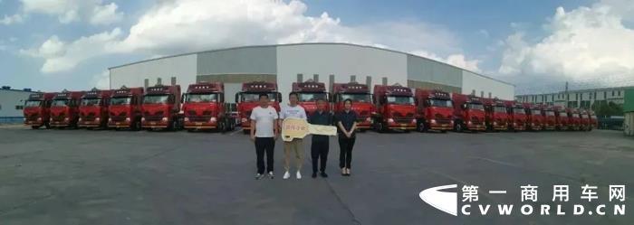 50台豪沃T7国六危化品牵引车交付物流大客户!5.webp.jpg 50台豪沃T7国六危化品牵引车交付物流大客户!5.webp.jpg
