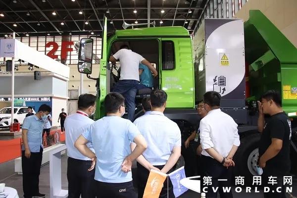 陕重汽携三员「虎将」亮相2021城市新能源物流商用车展会2.webp.jpg 陕重汽携三员「虎将」亮相2021城市新能源物流商用车展会2.webp.jpg
