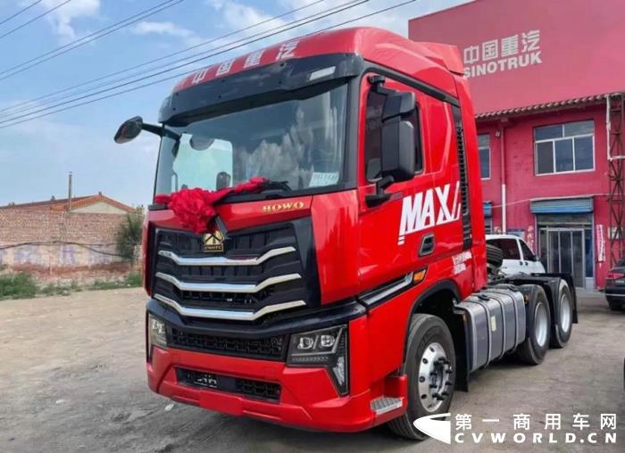 中国重汽豪沃MAX牵引车.jpg 中国重汽豪沃MAX牵引车.jpg