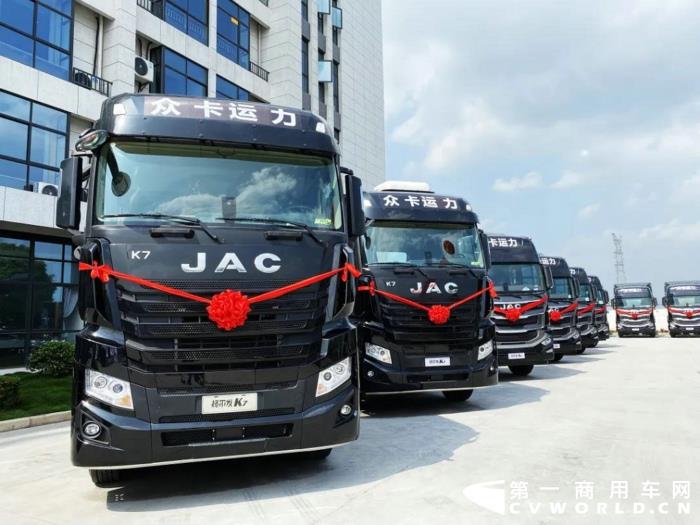 格尔发K7牵引车.jpg 格尔发K7牵引车.jpg