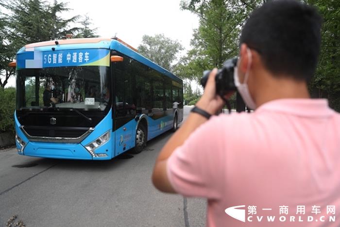 中通5G智能驾驶客车.jpg 中通5G智能驾驶客车.jpg