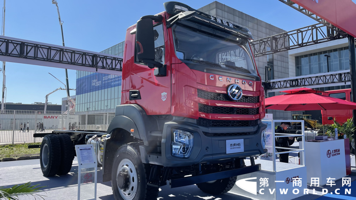 上汽红岩杰虎4×4全驱消防车.png 上汽红岩杰虎4×4全驱消防车.png