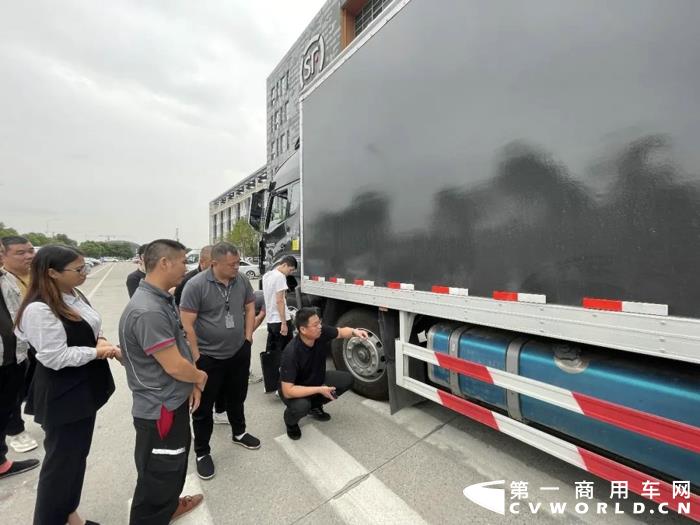 豪沃NX国六载货车千辆订单首批圆满交付顺丰速运!3.jpg 豪沃NX国六载货车千辆订单首批圆满交付顺丰速运!3.jpg
