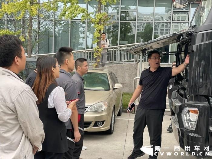 豪沃NX国六载货车千辆订单首批圆满交付顺丰速运!4.jpg 豪沃NX国六载货车千辆订单首批圆满交付顺丰速运!4.jpg
