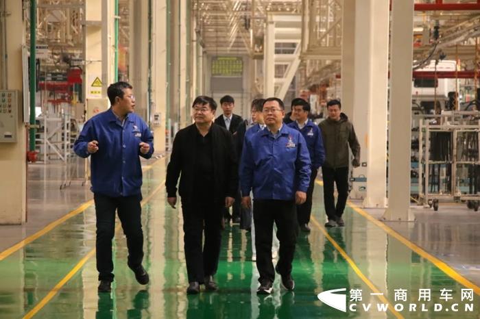 山东工业集团党委书记、董事长杨守杰一行来北奔重汽调研5.webp.jpg 山东工业集团党委书记、董事长杨守杰一行来北奔重汽调研5.webp.jpg