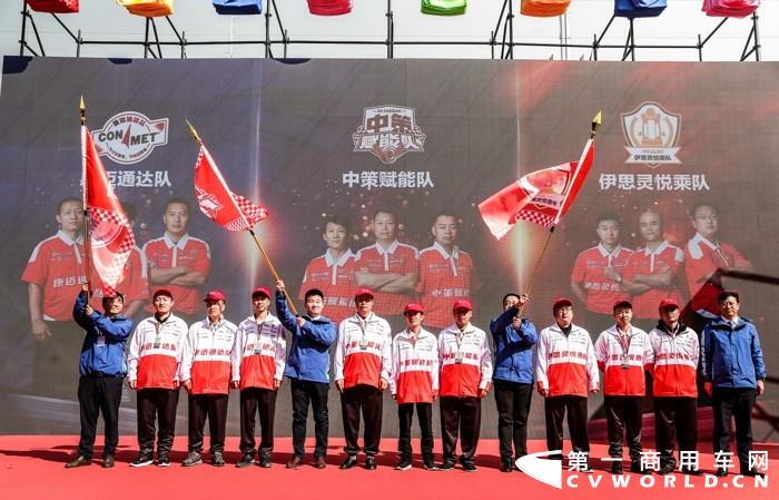 挥舞战旗.jpg 挥舞战旗.jpg