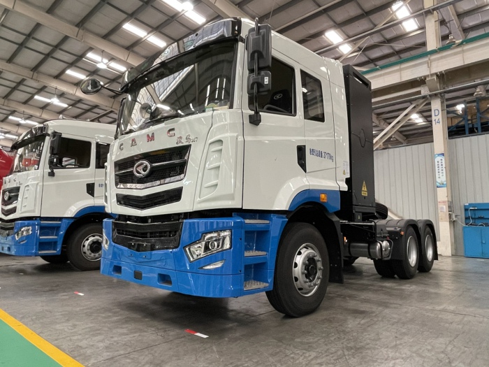 华菱新能源牵引车4.JPG 华菱新能源牵引车4.JPG