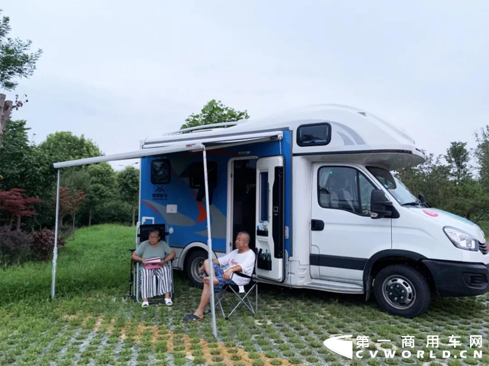 依维柯底盘房车3.png 依维柯底盘房车3.png