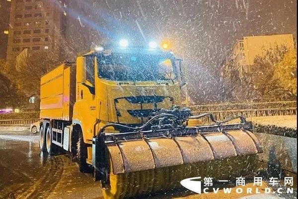 庆铃巨咖“钢铁侠”现身京城.webp.jpg 庆铃巨咖“钢铁侠”现身京城.webp.jpg