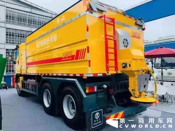 庆铃巨咖“钢铁侠”现身京城4.webp.jpg 庆铃巨咖“钢铁侠”现身京城4.webp.jpg