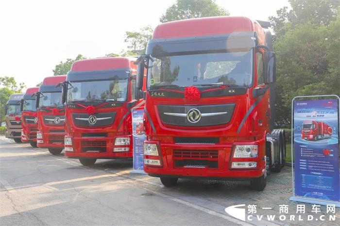 东风天龙旗舰国六520马力牵引车.jpg 东风天龙旗舰国六520马力牵引车.jpg