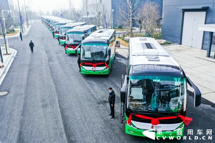 100辆宇通客车“氢”装上阵!首批车辆奔赴北京助力冬奥3.webp.jpg 100辆宇通客车“氢”装上阵!首批车辆奔赴北京助力冬奥3.webp.jpg