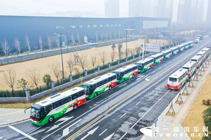 100辆宇通客车“氢”装上阵!首批车辆奔赴北京助力冬奥4.webp.jpg 100辆宇通客车“氢”装上阵!首批车辆奔赴北京助力冬奥4.webp.jpg