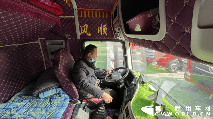 欧曼2.png 欧曼2.png