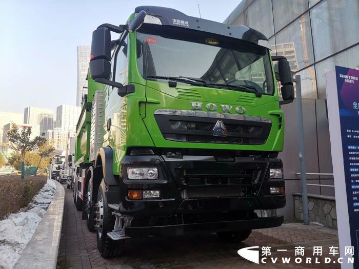豪沃8×4电驱桥纯电自卸车.jpg
