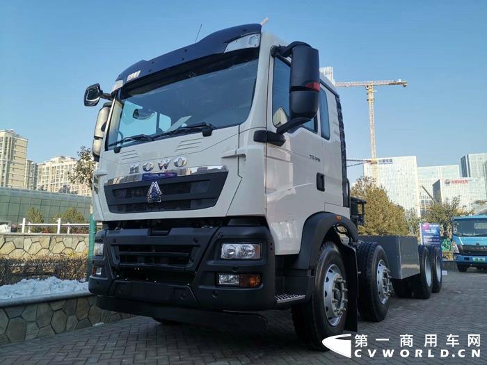 豪沃TX8×4混动搅拌车.jpg