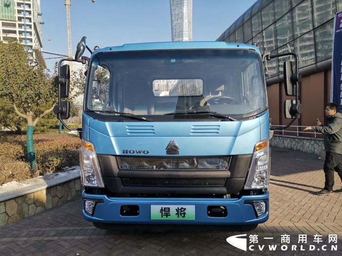 豪沃悍将系列4×2混动车.jpg