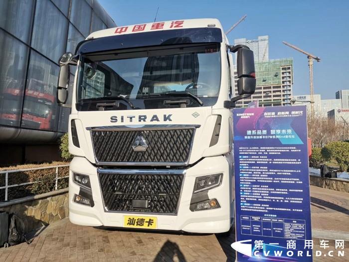 焕新升级汕德卡G7W系列6×4牵引车.jpg