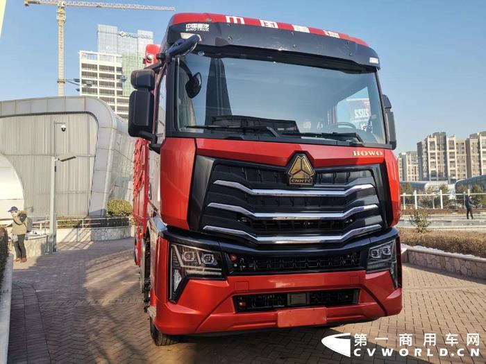 豪沃MAX系列8×4载货车.jpg