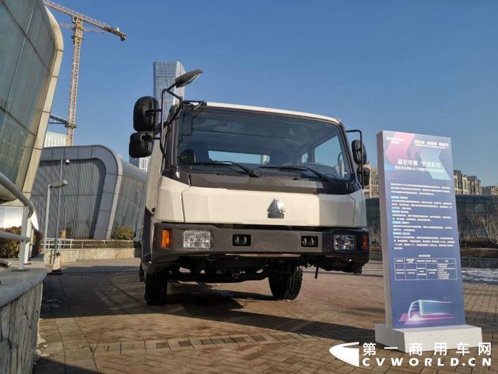 豪沃N系列6×4 25吨汽车起重机底盘.jpg 豪沃N系列6×4 25吨汽车起重机底盘.jpg